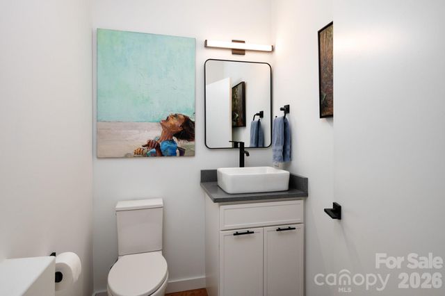 8 Midland Drive, Asheville, NC 28804