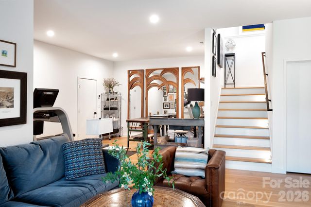 8 Midland Drive, Asheville, NC 28804