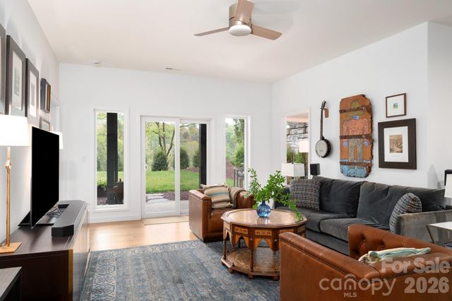 8 Midland Drive, Asheville, NC 28804