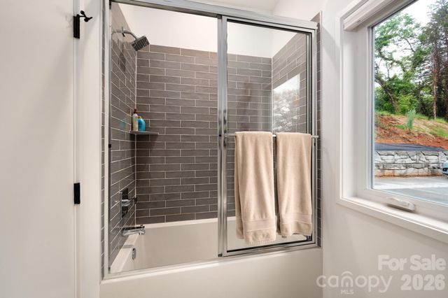 8 Midland Drive, Asheville, NC 28804