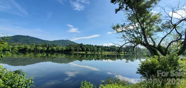 8 Midland Drive, Asheville, NC 28804