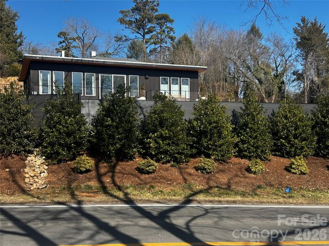 8 Midland Drive, Asheville, NC 28804