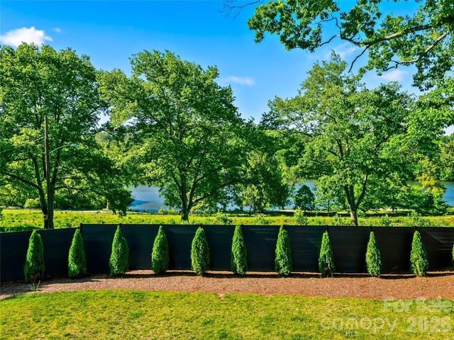 8 Midland Drive, Asheville, NC 28804