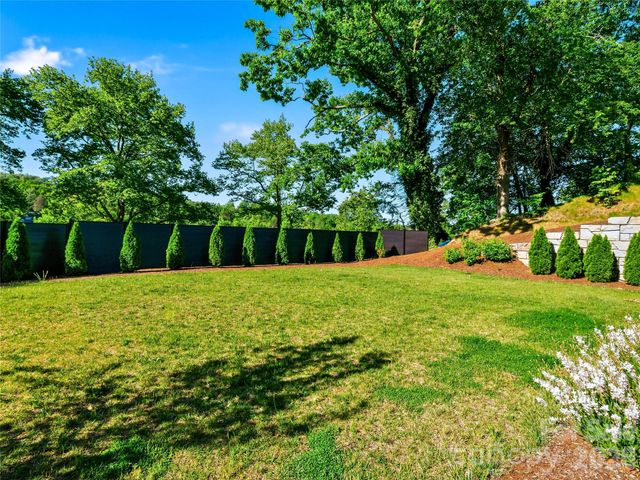 8 Midland Drive, Asheville, NC 28804