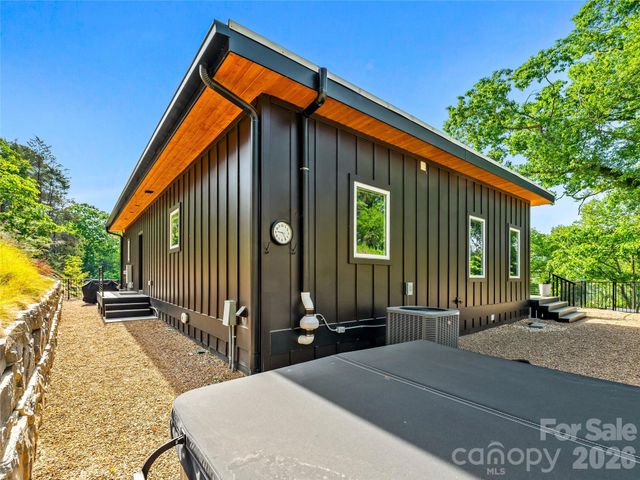 8 Midland Drive, Asheville, NC 28804