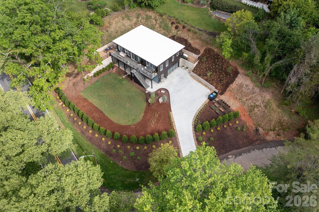 8 Midland Drive, Asheville, NC 28804