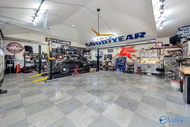 12702 Oak South Sw, Huntsville, AL 35803