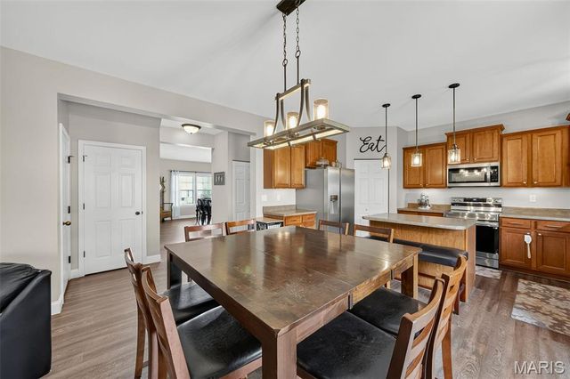 1805 English Oak Drive, Lake St Louis, MO 63367