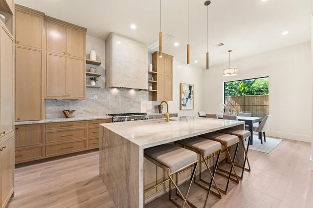 212 E 24th Street, Houston, TX 77008