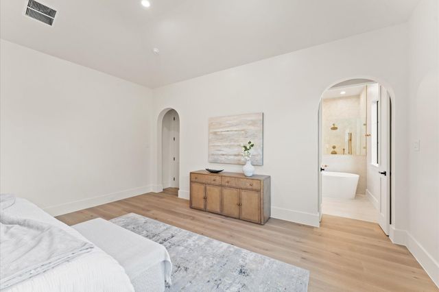 212 E 24th Street, Houston, TX 77008