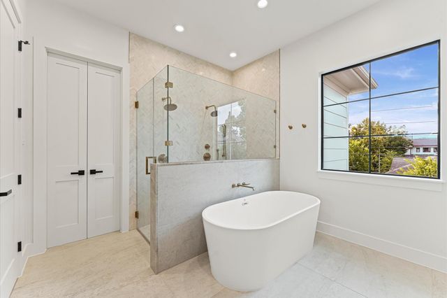 212 E 24th Street, Houston, TX 77008