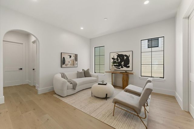 212 E 24th Street, Houston, TX 77008
