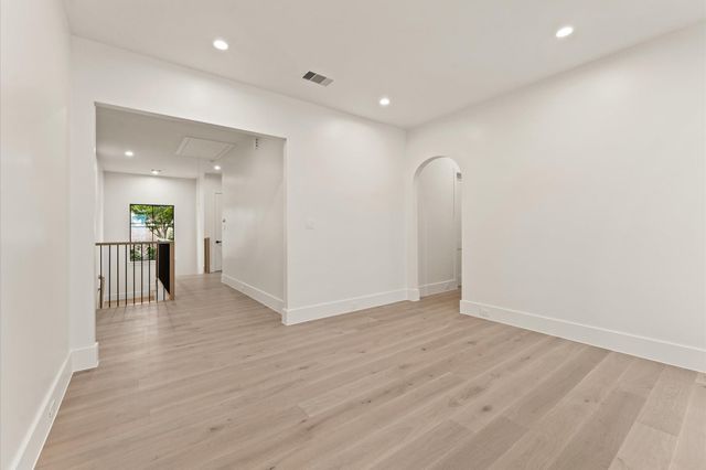 212 E 24th Street, Houston, TX 77008