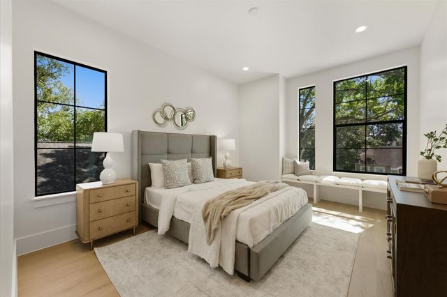 212 E 24th Street, Houston, TX 77008