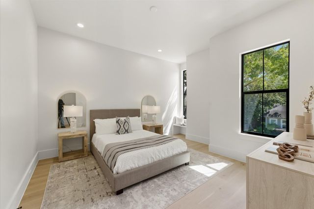 212 E 24th Street, Houston, TX 77008