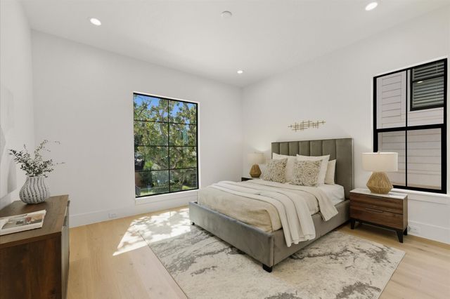 212 E 24th Street, Houston, TX 77008