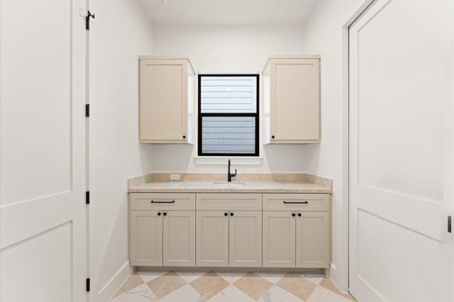 212 E 24th Street, Houston, TX 77008