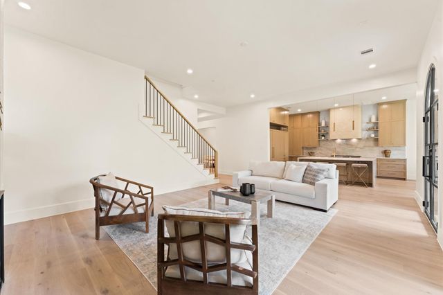 212 E 24th Street, Houston, TX 77008