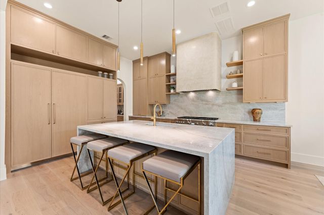 212 E 24th Street, Houston, TX 77008