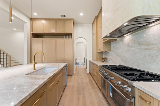 212 E 24th Street, Houston, TX 77008