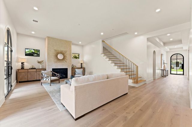 212 E 24th Street, Houston, TX 77008