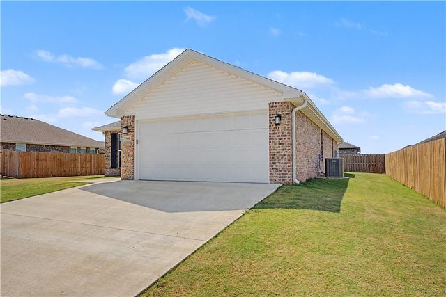 908 Green Heron Lane, Siloam Springs, AR 72761