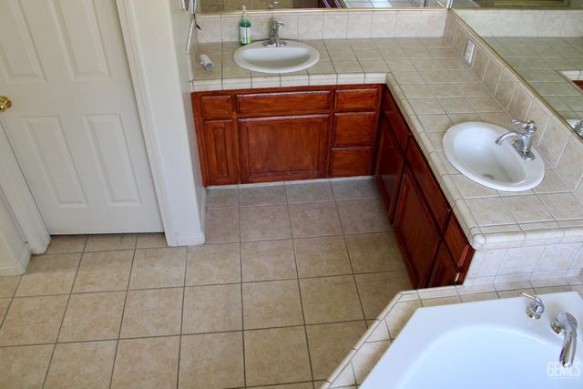 4110 Serene Oak Drive, Bakersfield, CA 93313