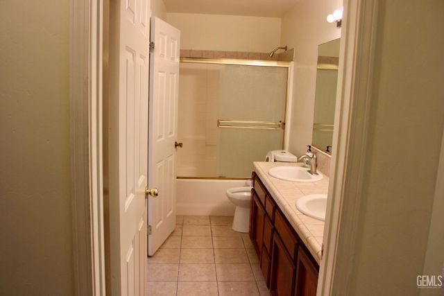 4110 Serene Oak Drive, Bakersfield, CA 93313