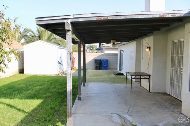 4110 Serene Oak Drive, Bakersfield, CA 93313