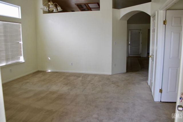 4110 Serene Oak Drive, Bakersfield, CA 93313