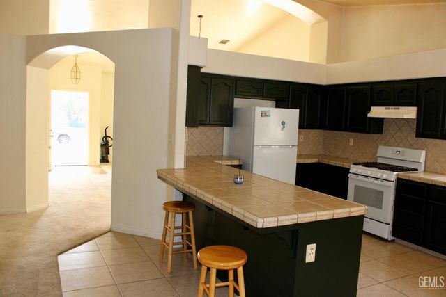 4110 Serene Oak Drive, Bakersfield, CA 93313