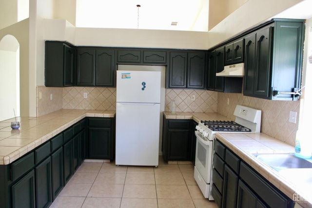 4110 Serene Oak Drive, Bakersfield, CA 93313