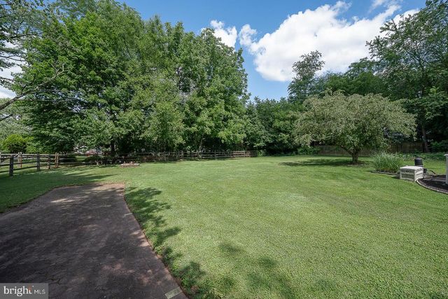 24 BRIMFIELD, Audubon, PA 19403