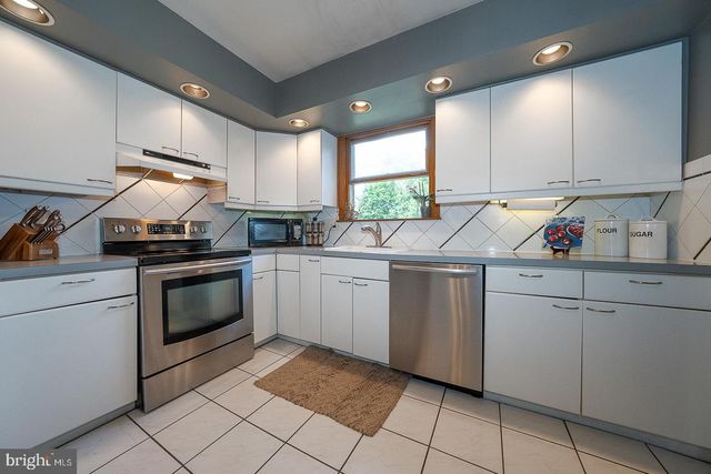 24 BRIMFIELD, Audubon, PA 19403