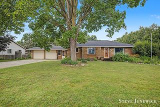 8261 Cottonwood Drive, Jenison, MI 49428