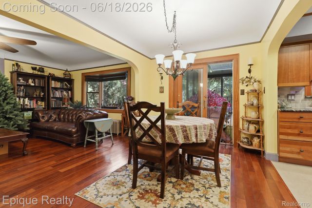 21085 Metroview Road, Farmington Hills, MI 48335