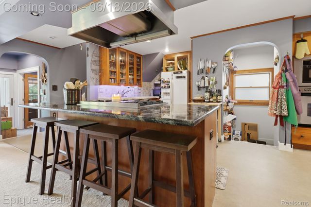 21085 Metroview Road, Farmington Hills, MI 48335