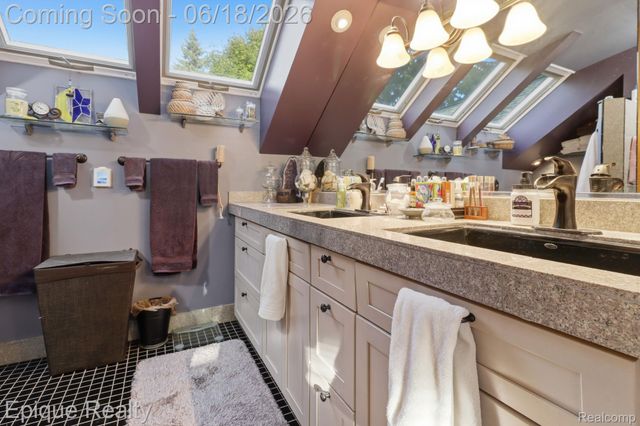 21085 Metroview Road, Farmington Hills, MI 48335