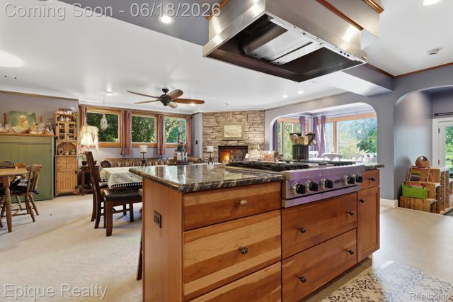 21085 Metroview Road, Farmington Hills, MI 48335