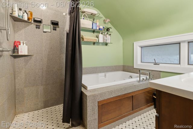 21085 Metroview Road, Farmington Hills, MI 48335