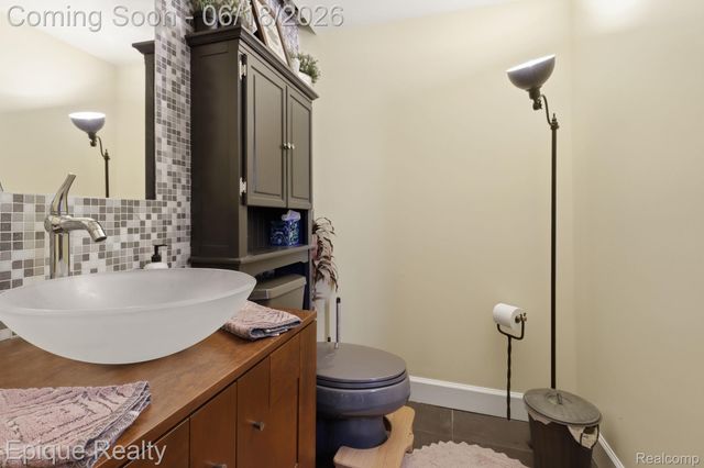 21085 Metroview Road, Farmington Hills, MI 48335