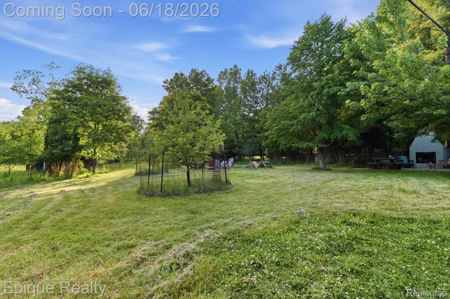 21085 Metroview Road, Farmington Hills, MI 48335