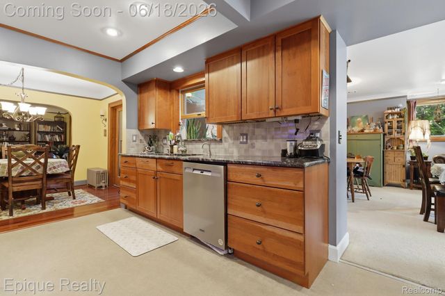 21085 Metroview Road, Farmington Hills, MI 48335