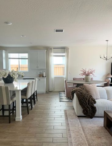 163 Reunion Way S, Madera, CA 93636