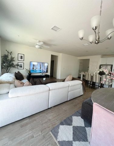 163 Reunion Way S, Madera, CA 93636