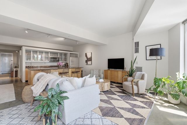 1313 Washington St. 414, Boston, MA 02118