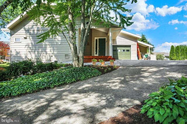 10 DOUGLAS CT, Carlisle, PA 17013