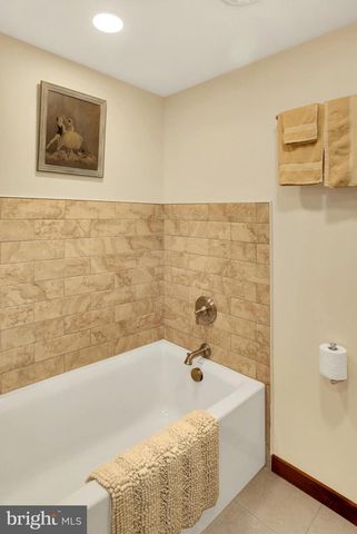 10 DOUGLAS CT, Carlisle, PA 17013