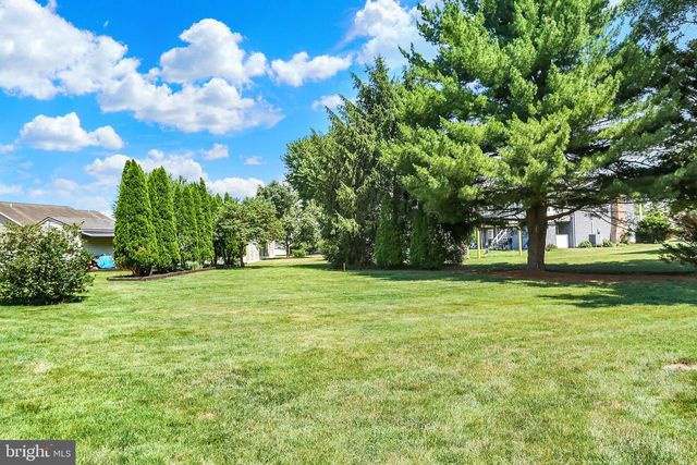 10 DOUGLAS CT, Carlisle, PA 17013