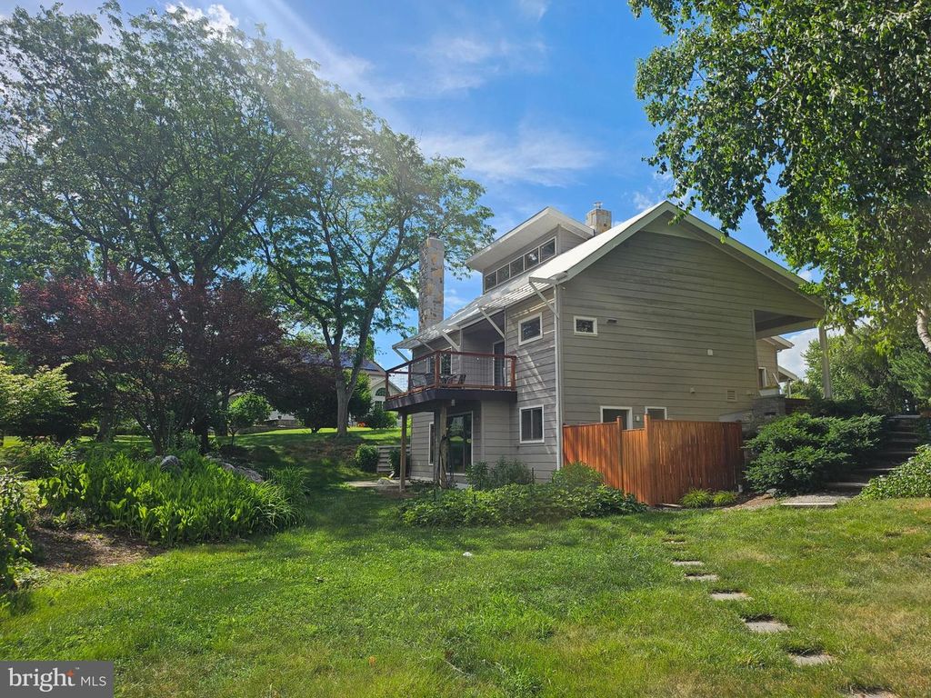 10 DOUGLAS CT, Carlisle, PA 17013
